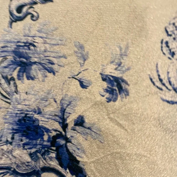 Rare Johnny was blue white embroidered 100% silk short sleeve blouse floral - Picture 10 of 10